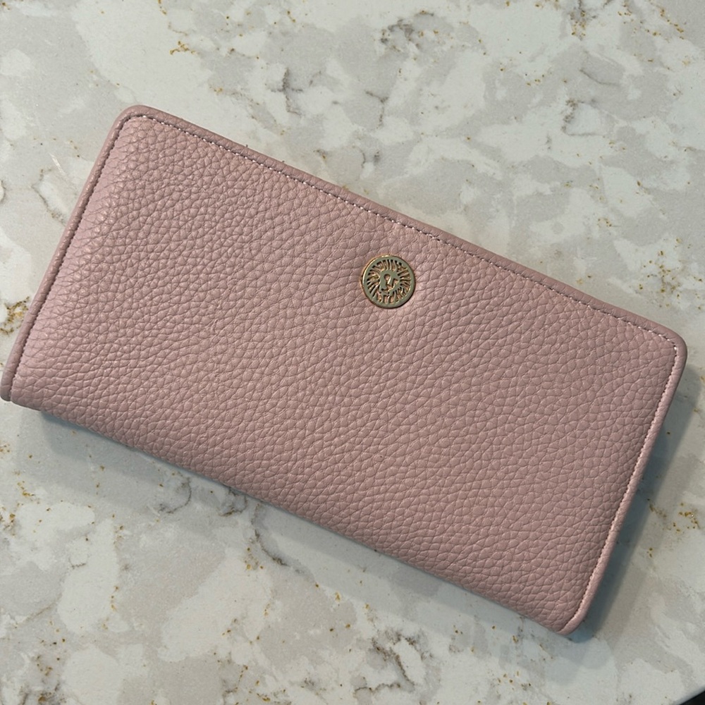 Cute clean wallet